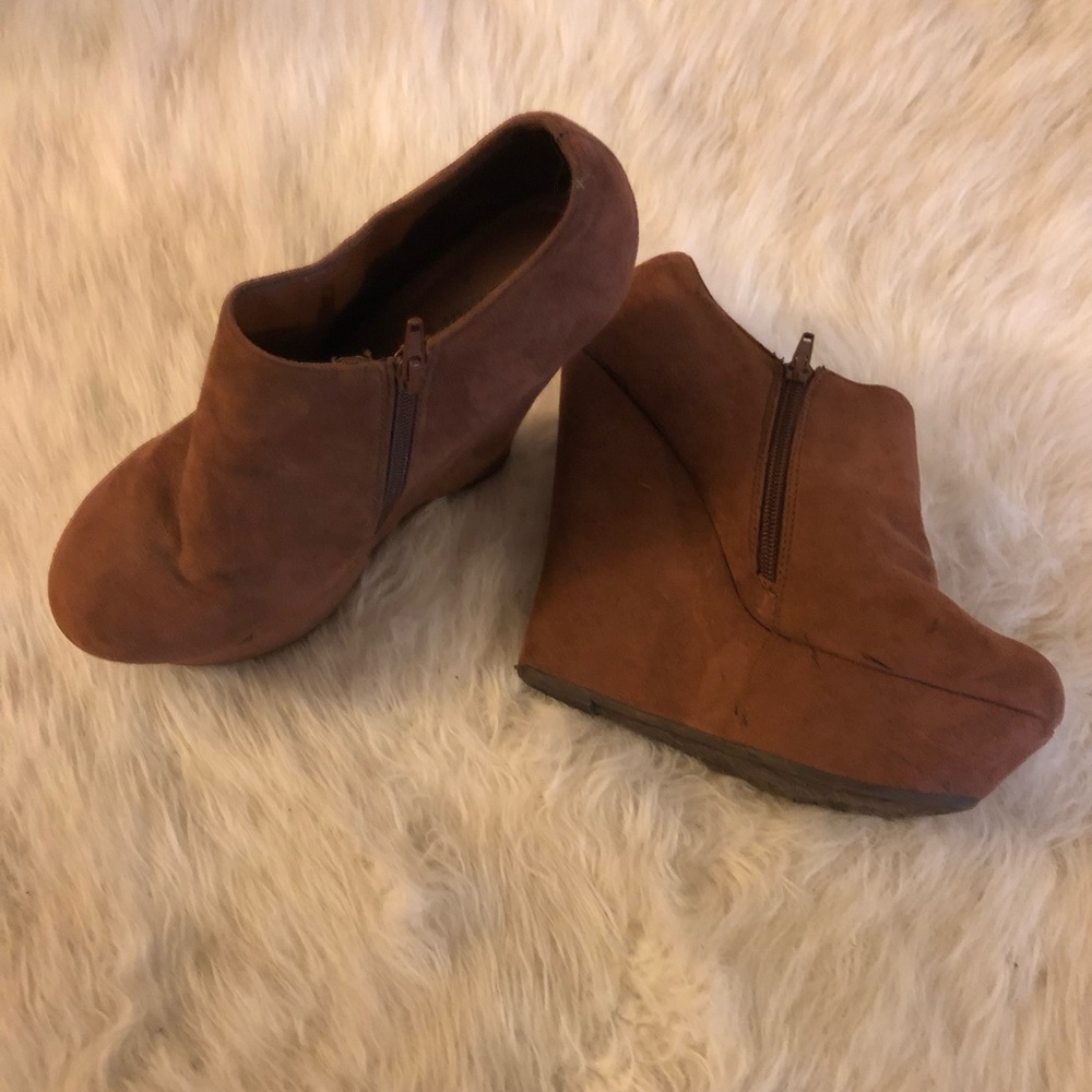 Brown Wedges